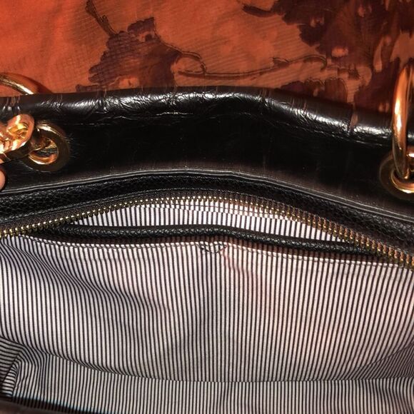 Sondra Roberts Black Pebbled Faux Leather Satchel Crossbody Strap - Picture 10 of 14